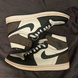 Nike Jordan 1 high mochas